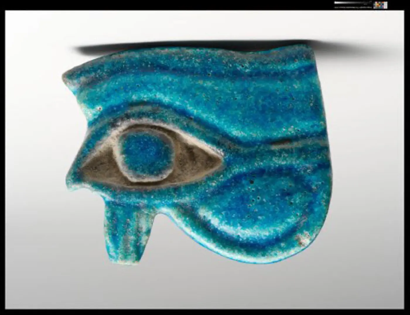 Amuleto in faience raffigurante l'Occhio di Horus, Wedjat