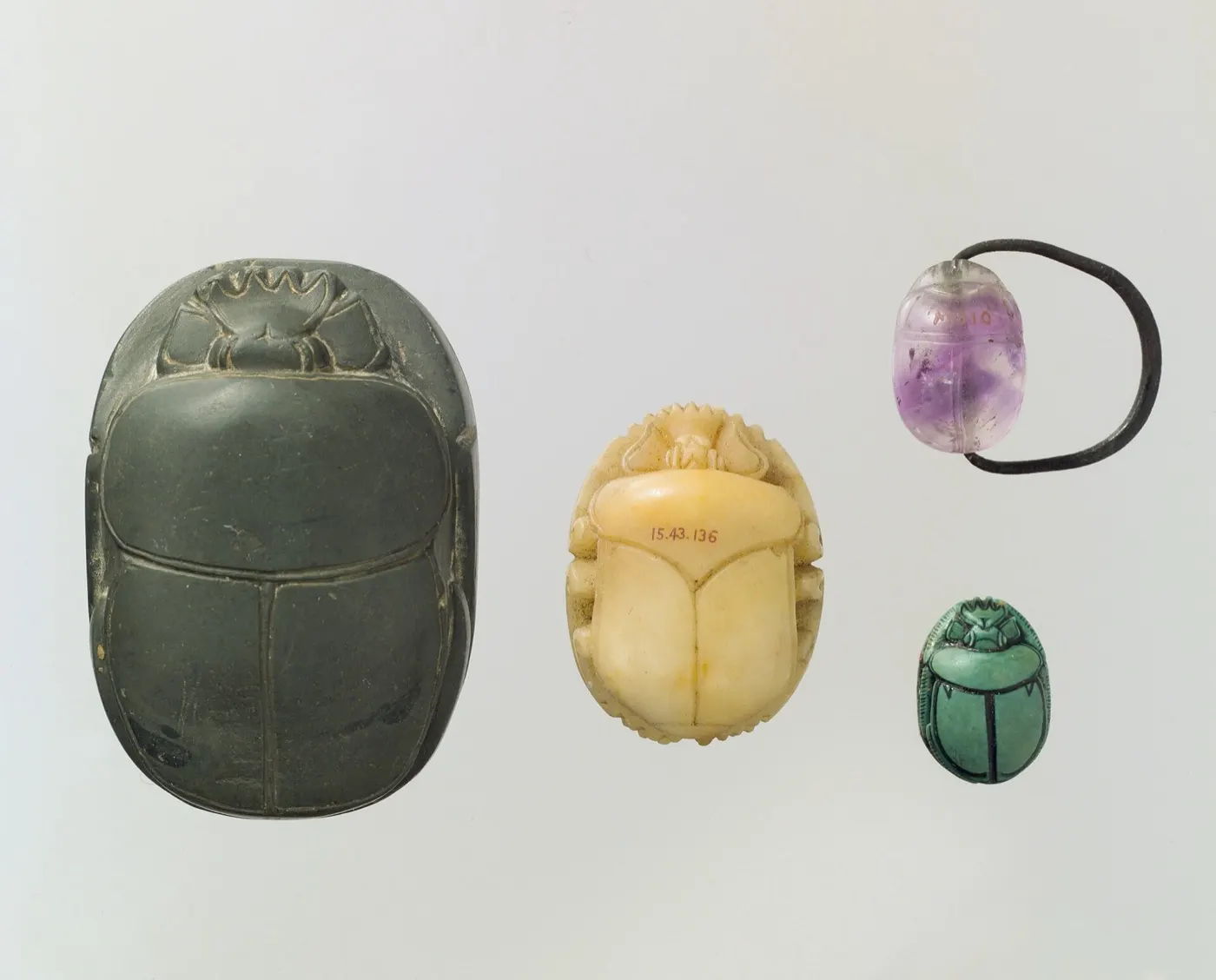 Amuleti a forma di scarabeo dell'Antico Egitto